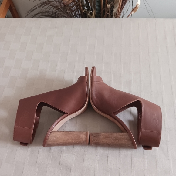 Vince Addie Leather Peep Toe Slingback Booties - Picture 6 of 16